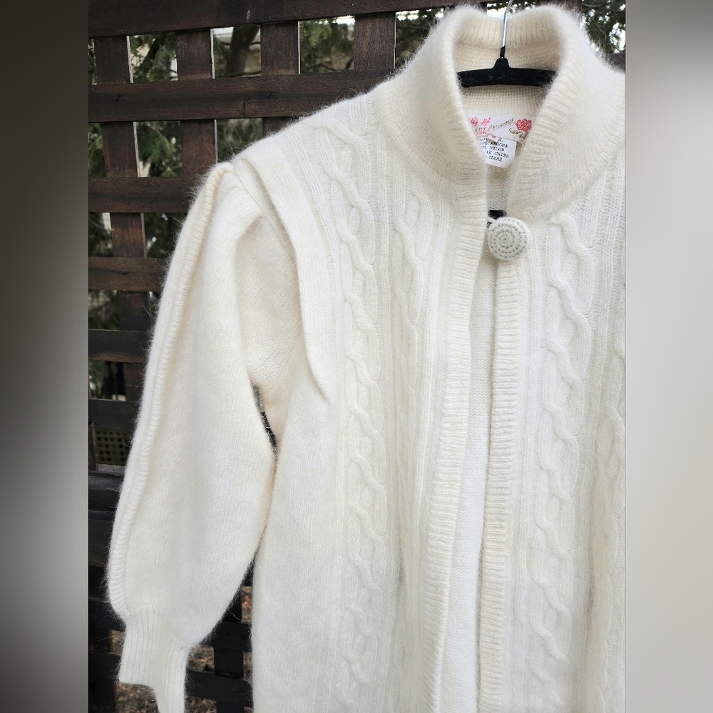 Pretty Pretty Vintage Wool Cardi - Picture 7 of 12